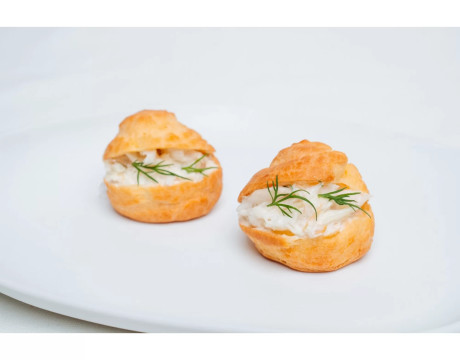 Profiteroles with Murmansk cod cream (1 pc.)