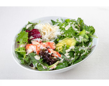 Salad with crab, avocado, fennel and Asian dressing