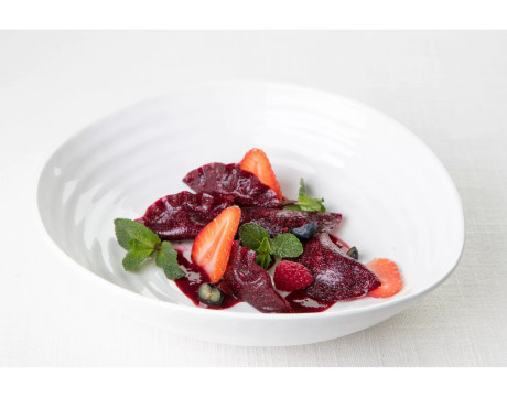 Berry ravioli with nut filling and berry sauce (5 pcs.)