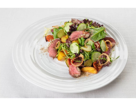 Warm salad with veal, new potatoes and homemade truffle sauce