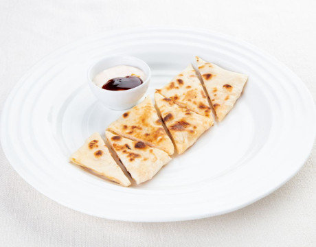 Crab Flatbread with Mango Aioli