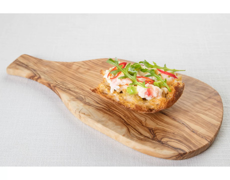 Mini bruschetta with crab