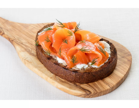 Mini bruschetta with salmon