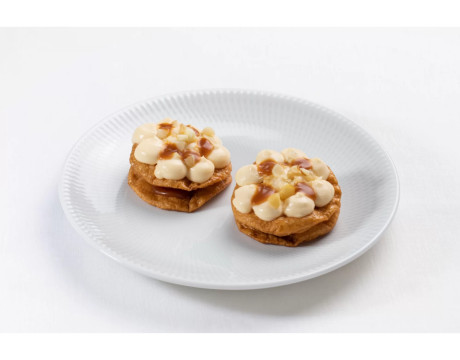 Millefeuille salted caramel, vanilla, macadamia