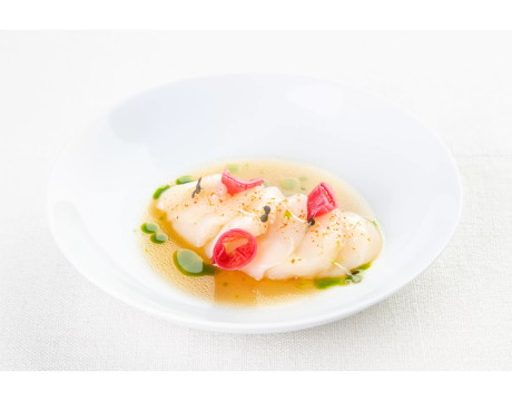 Cold appetizer of scallop with truffle ponzu and daikon radish