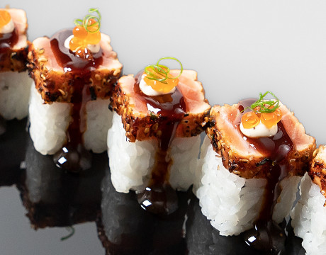 Salmon Tataki Roll