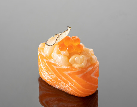 Sushi in Salmon with Truffle Scallop