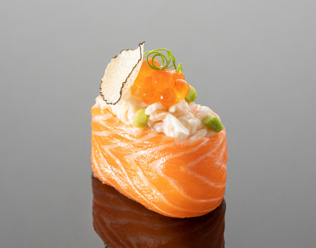 Sushi in Salmon with Truffle Crab